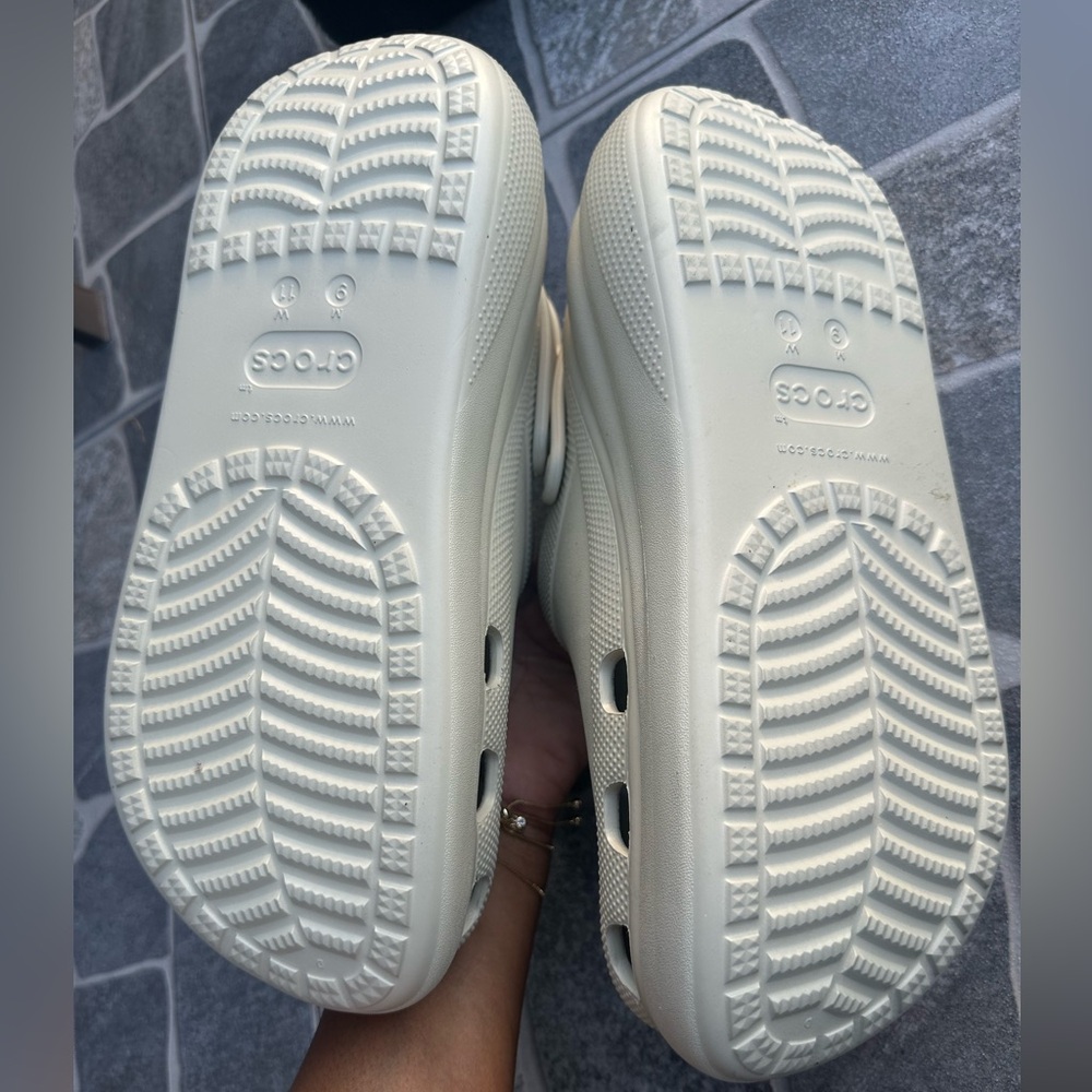 Crocs. Iconic. - image 2